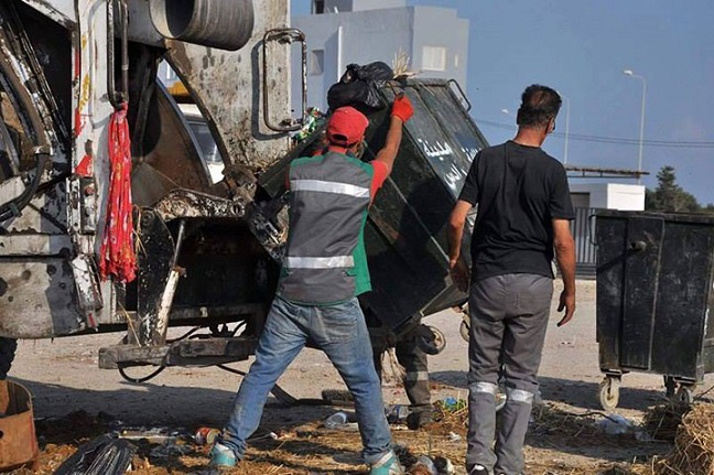 بن عروس : إضراب عام في كافة  البلديات  ومصالح الناس تتعطل وأكوام  " الزبلة " تتراكم 